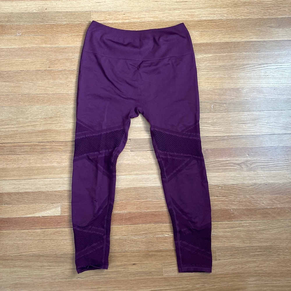 Fabletics Magenta Leggings Size Medium